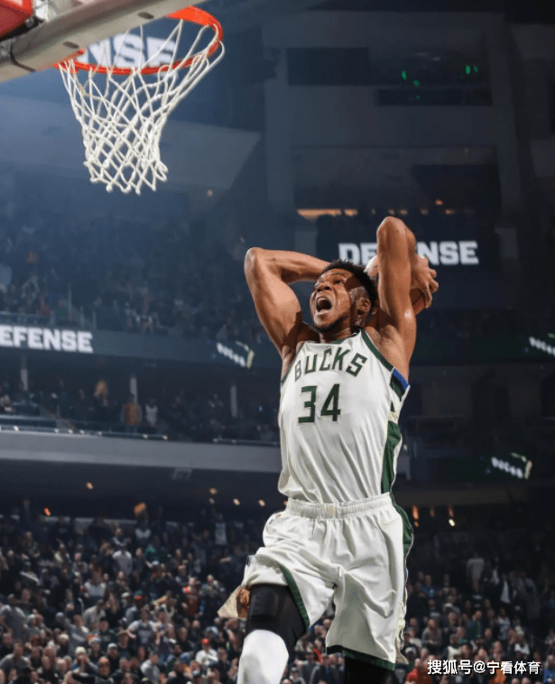 此前雄鹿与步行者的比赛中,字母哥打破了个人得分记录