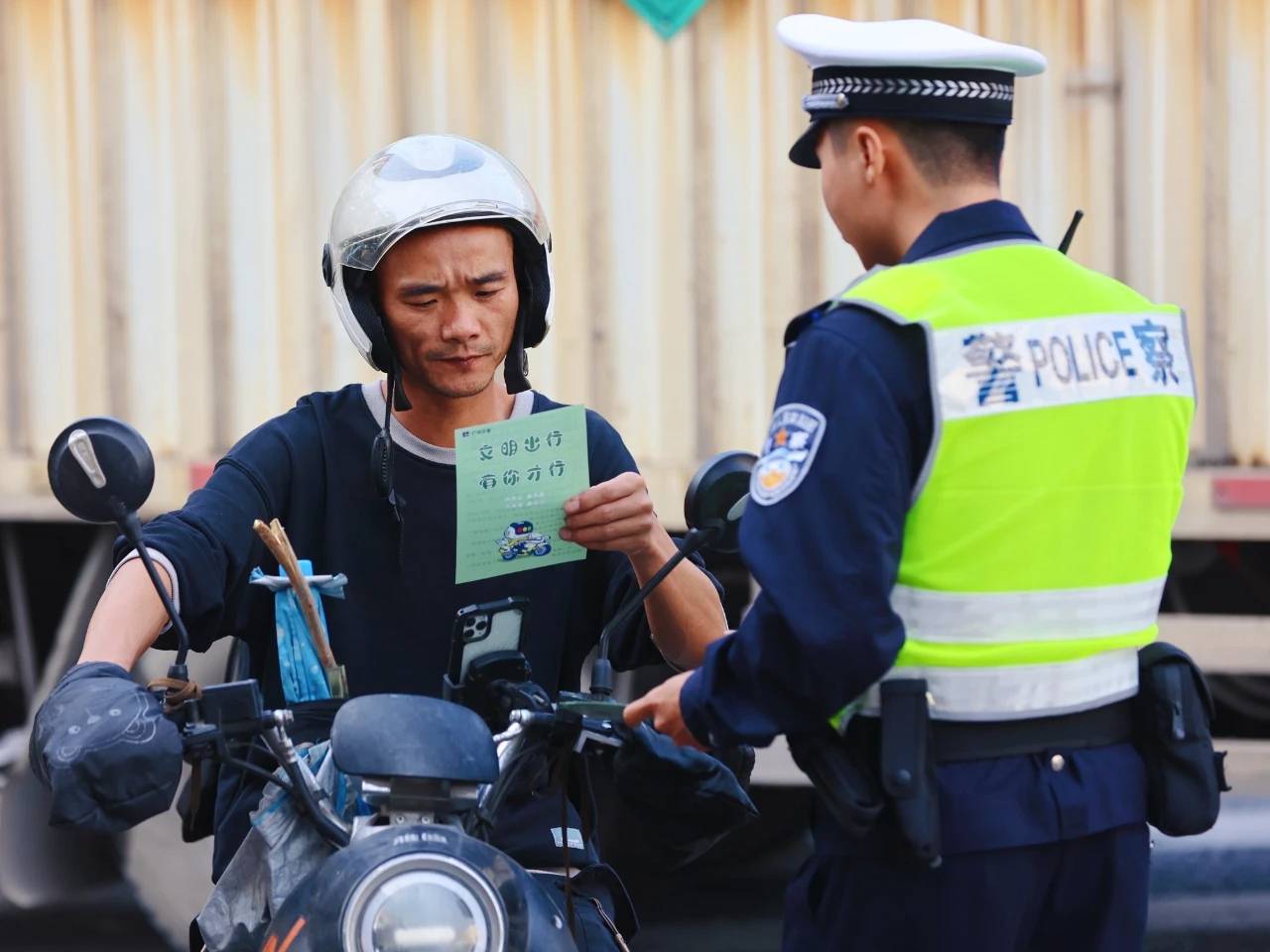 广州电动车限行实施首日,你的出行受影响了吗?_自行车_市民_管理