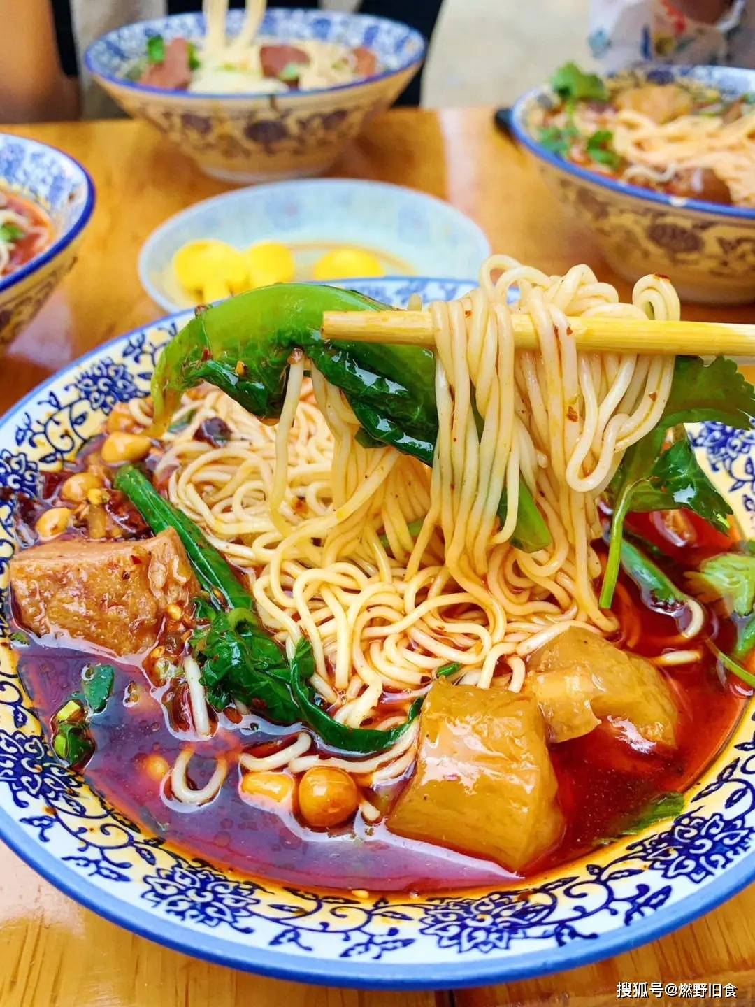 店铺推荐方妈面馆抻面条高洁面馆与川味小面不同的是这里的小面是