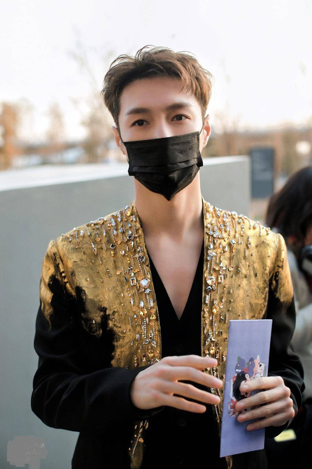 赵丽颖和古力娜扎,乔欣等美女穿裙装比美,这是属于小花们的春天_漂亮