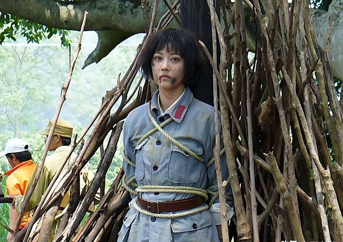 周海媚居然还演过红军战士,形象非常真实!