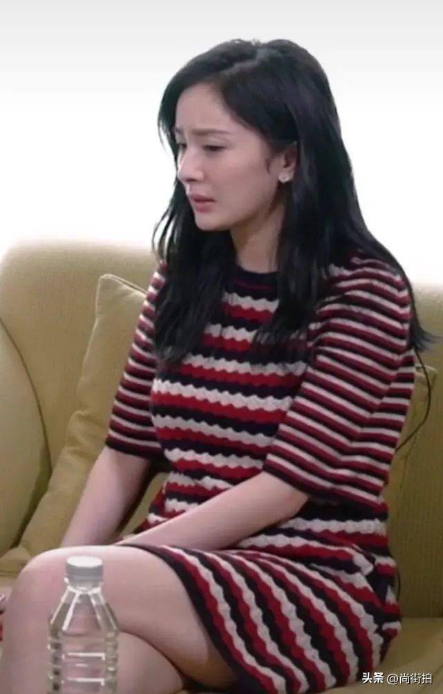 没有那种感觉一个女孩的杨幂后台接受采访,身材下垂,驼背
