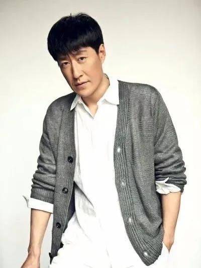 于震:二婚娶小13岁娇妻,婚后连生三胎,如今一家五口其乐融融_工作