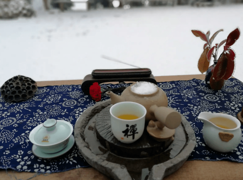 【诗词鉴赏】取雪烹茶真快哉,古人的烹雪煮茶,难得