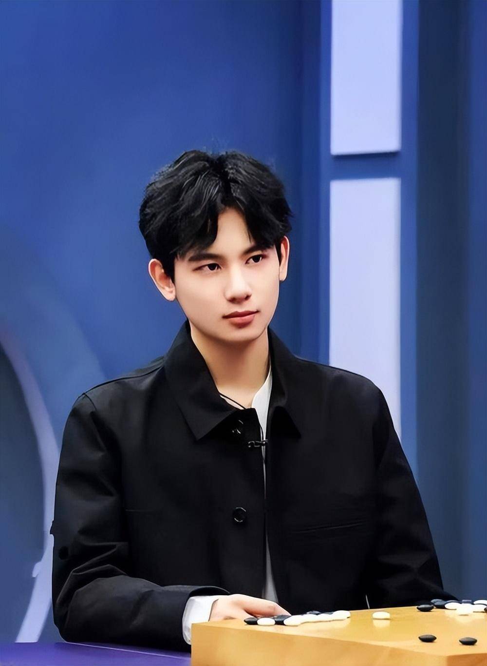 明星八卦:翟潇闻,周雨彤,迪丽热巴,王一博,王宝强,胡先煦_因为_什么