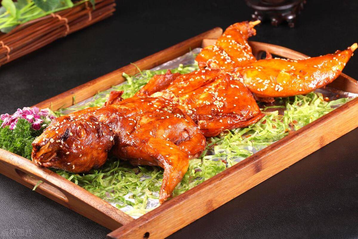 吃草就能长肉，繁殖能力惊人的兔子，为何没**类主食的肉类？(图17)