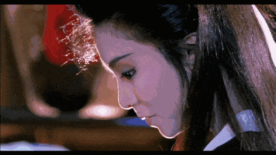 80年代校园电影风行,萧红梅靠着《白色酢浆草》,《校树青青》等片迅速