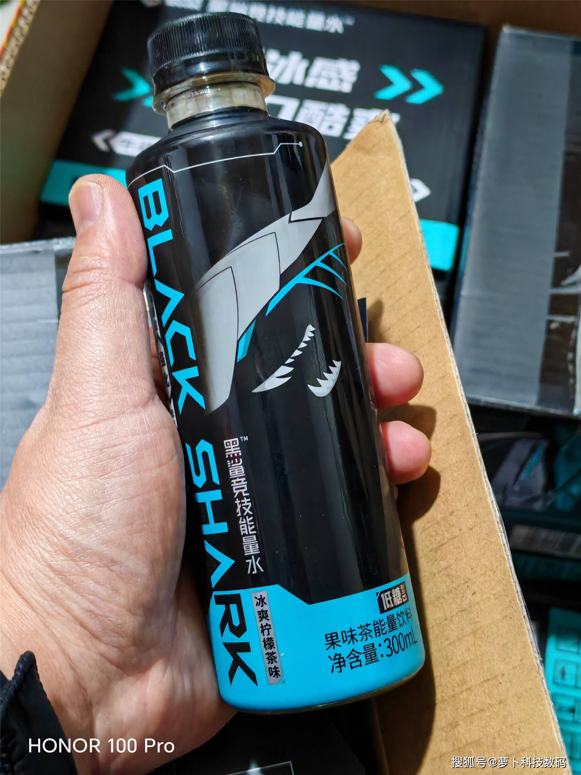 黑鲨竞技能量水啥味道能不能提神买了13箱替你们尝尝