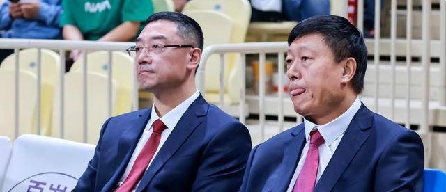 然而,在网络论坛上,球迷们明显表达了对前教练李春江时代的深深怀念.