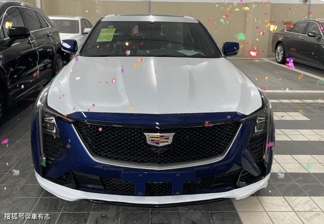 新款凯迪拉克ct5现身街头,帅过宝马3系,配9k曲面屏,心动了吗?