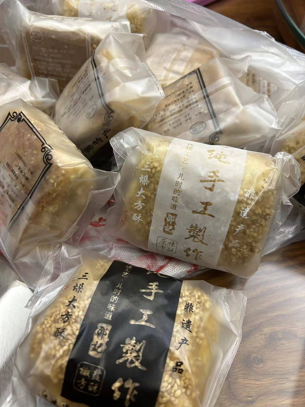 在扬州高邮,提起民间传统美食"三垛方酥",可谓家喻户晓_爸爸_吃法