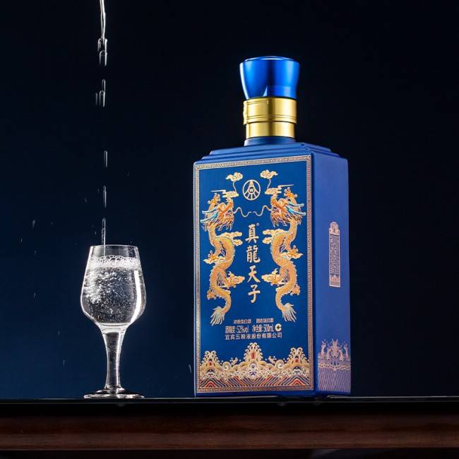 龙呈祥瑞,新年献礼——五粮液股份52度真龙天子·龙年贺岁典藏酒新品