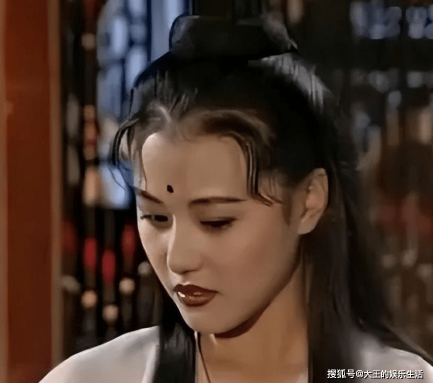 李贵府的话语中透露出对周海媚生前身边人的关切.