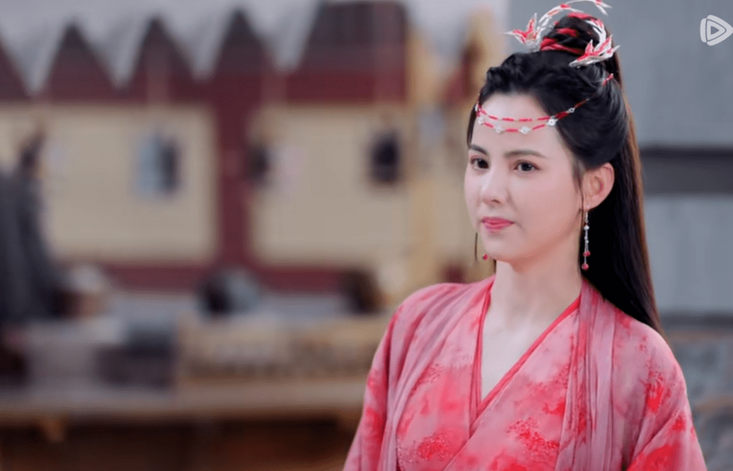 《神隐》躲过了奶声奶气的赵露思,没躲过撞脸"李若彤"的女八号_三生石