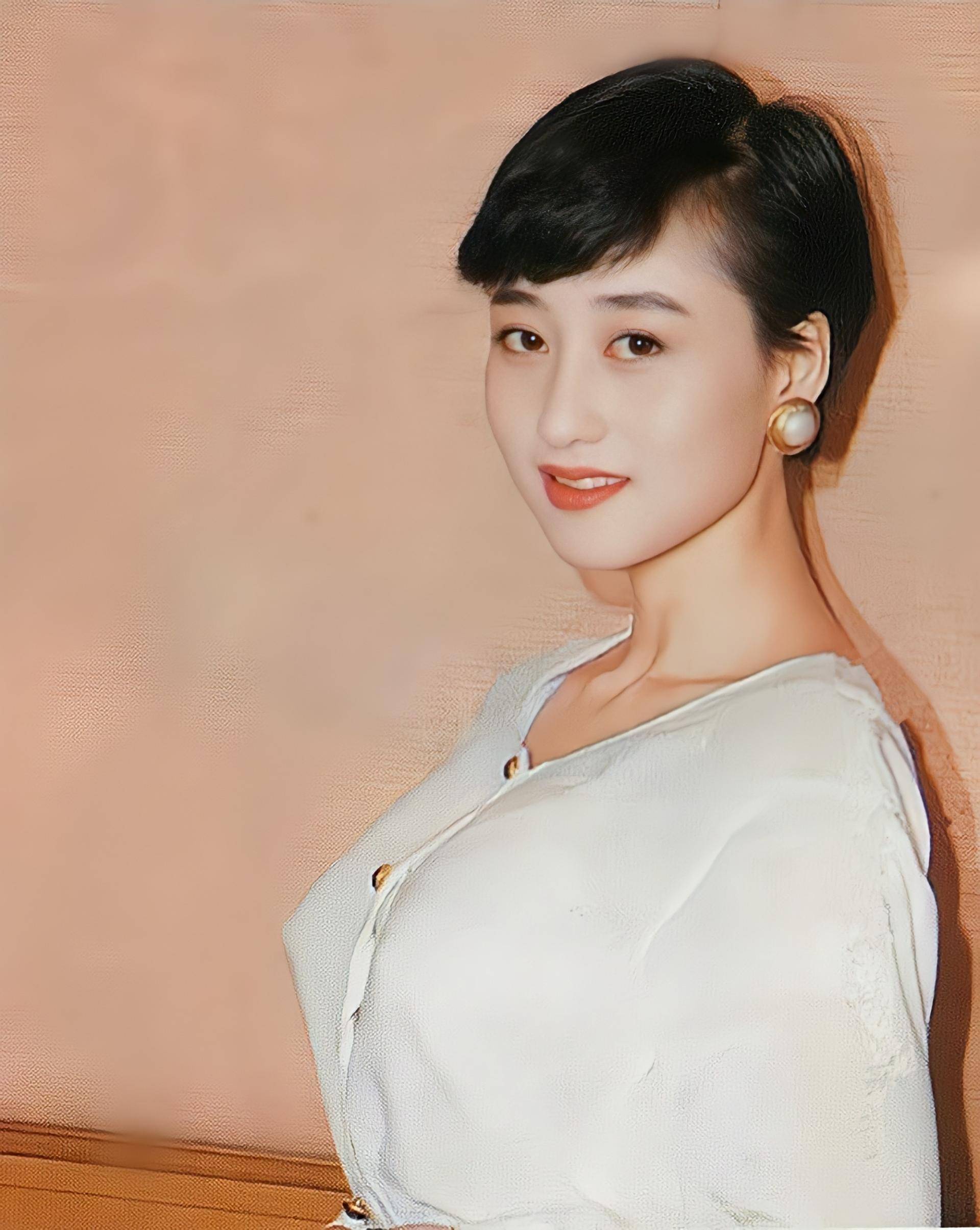 利智的故事,曾经给港圈传闻留下浓墨重彩的一笔.03.