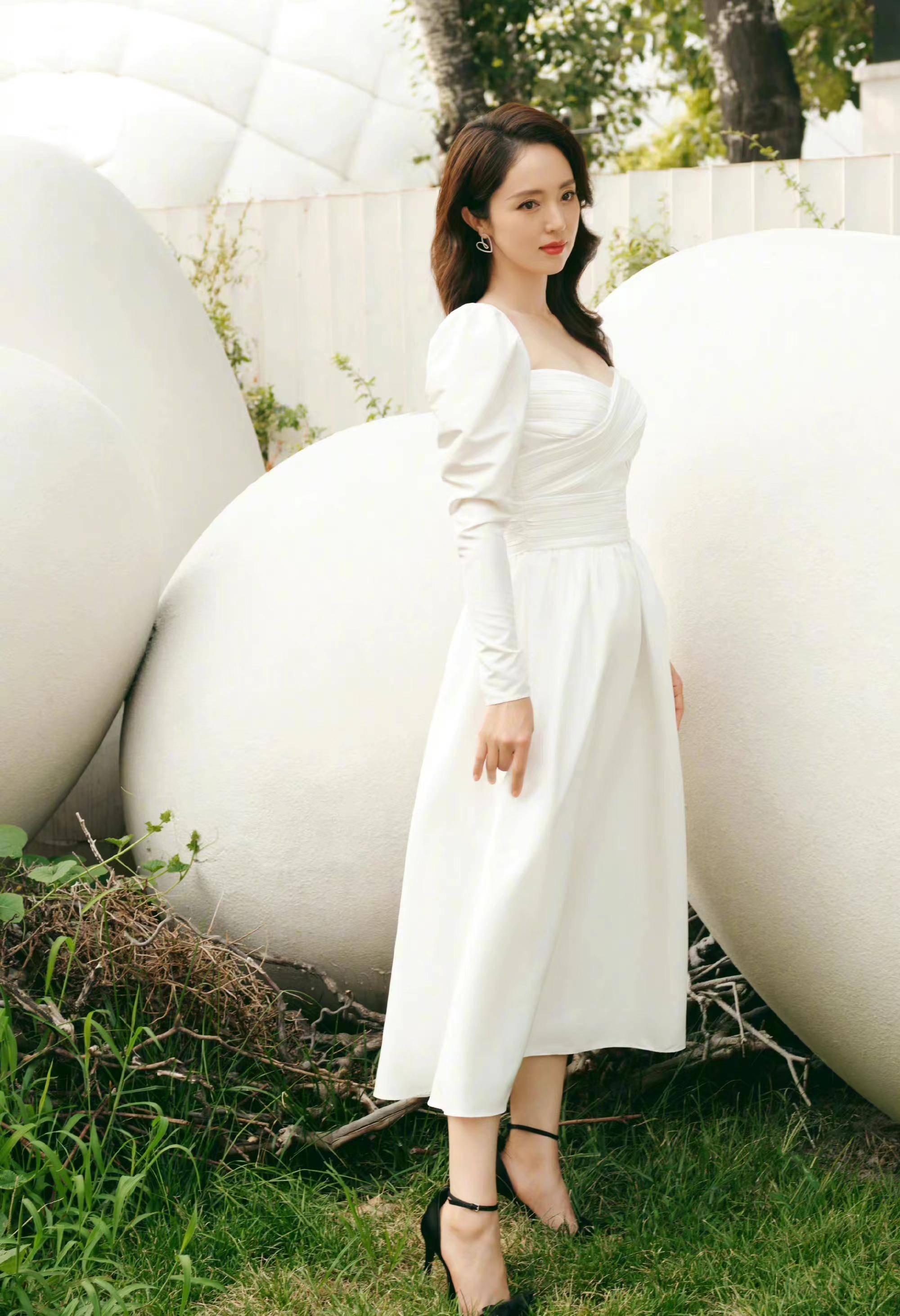 她是内娱最体面前妻,复出赢得尊重,优雅气质依然惊艳_董璇_白色_知性