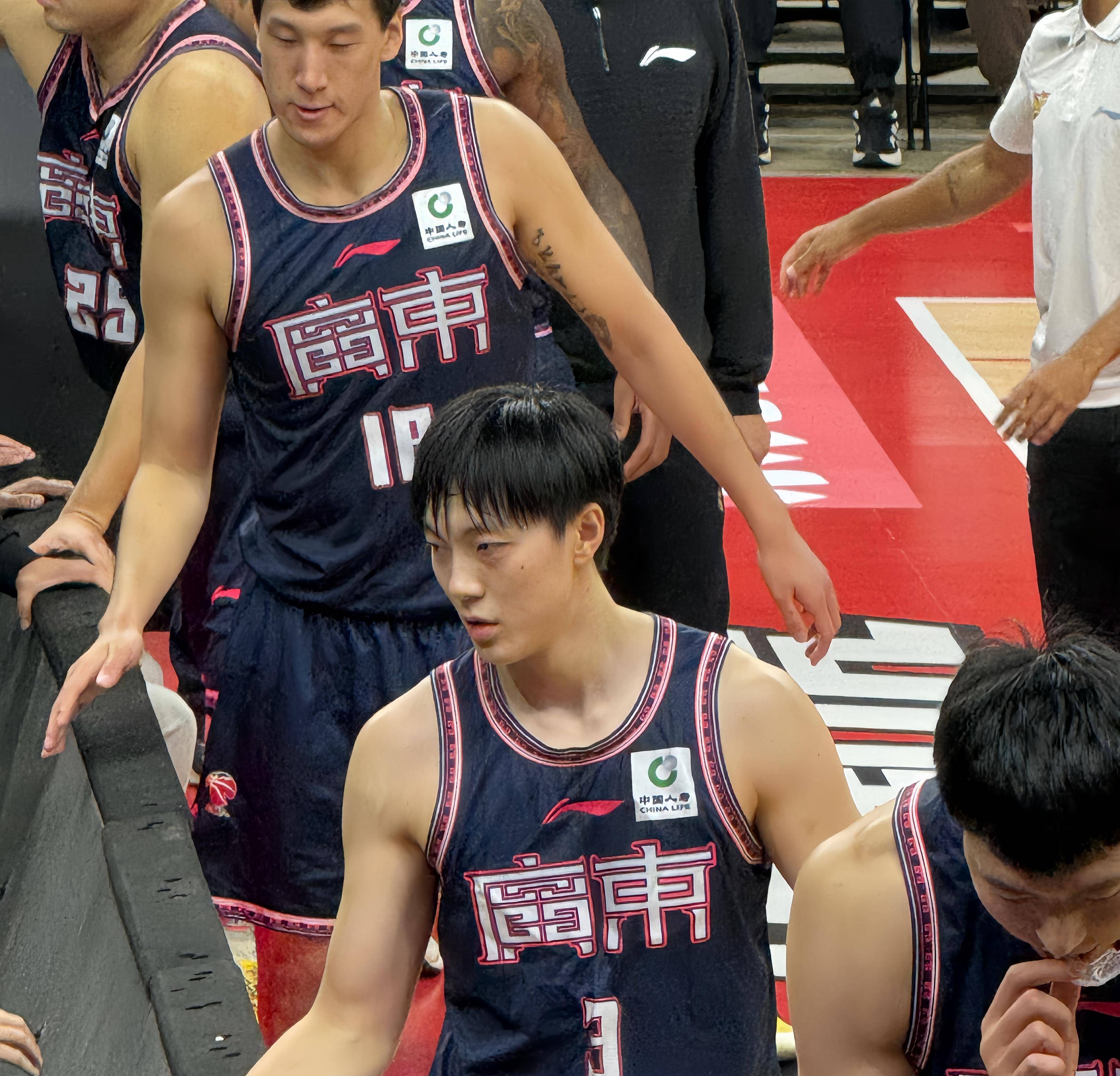 127比92 广东大胜南京同曦 胡明轩领袖气质暂显 威姆斯霸气隔扣对手