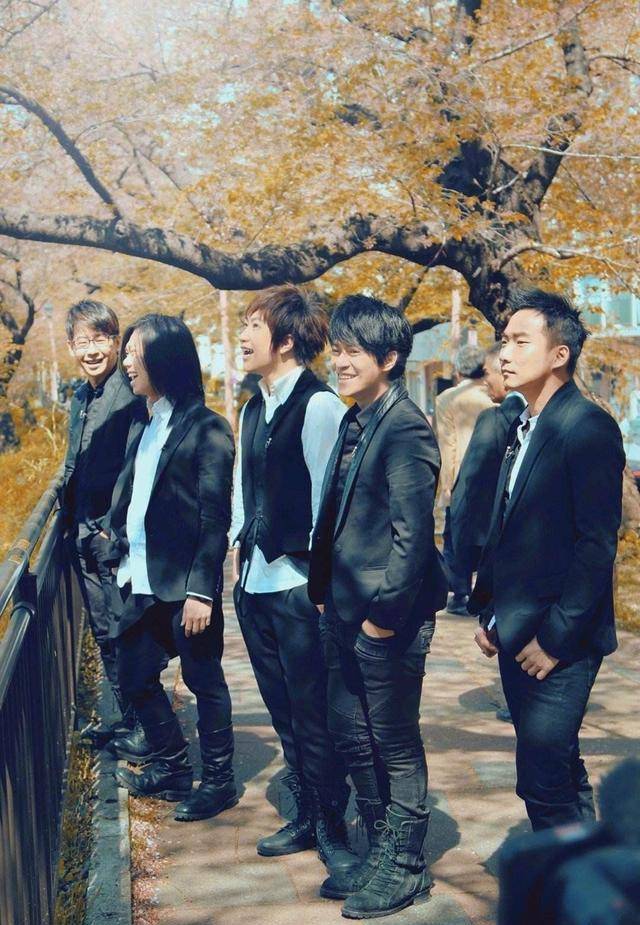 五月天假唱风波发酵,央视评论区沦陷,刘若英被骂,阿信评论失控_演唱会