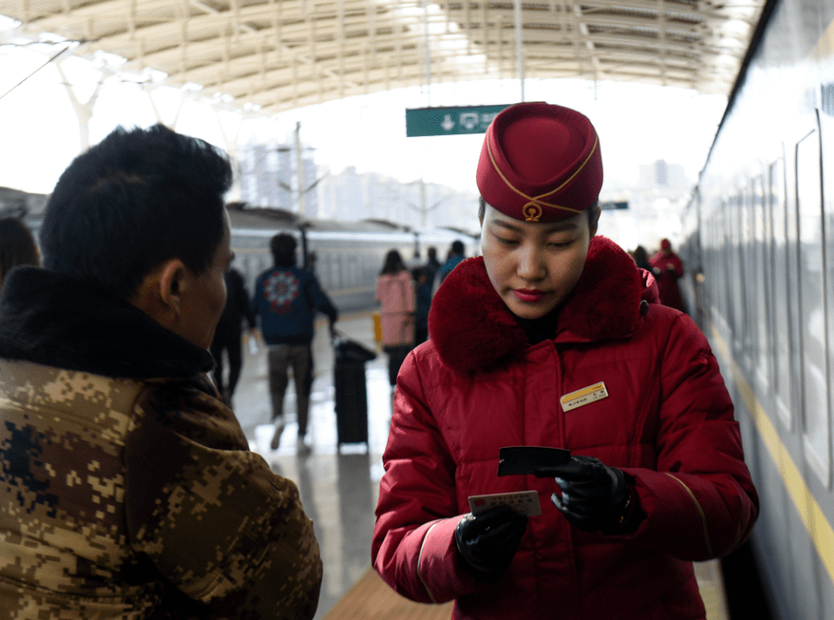 火车的秘密：为何乘务员晚上要强制拉窗帘，火车还会停在半路上？(图3)