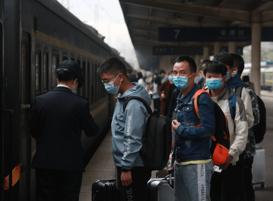 火车的秘密：为何乘务员晚上要强制拉窗帘，火车还会停在半路上？(图7)