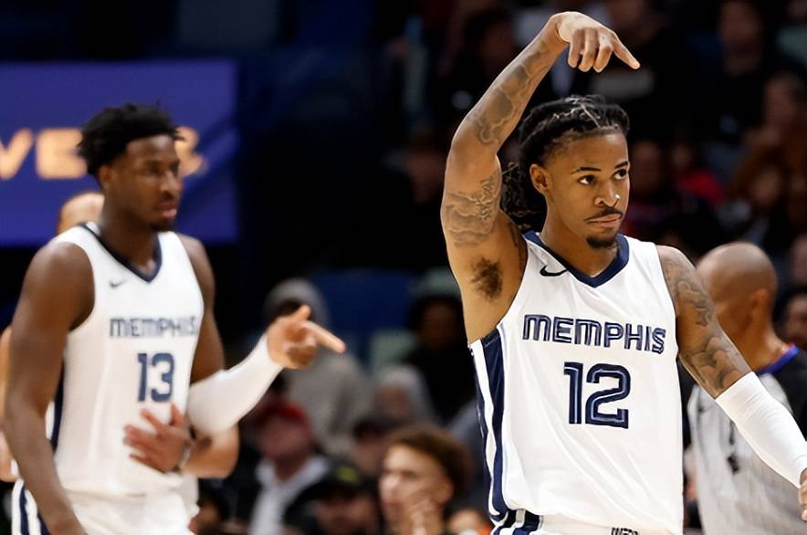 面对赫伯特-威廉姆斯的领防,莫兰特一个胯下接转身,在前有臂展2米13的