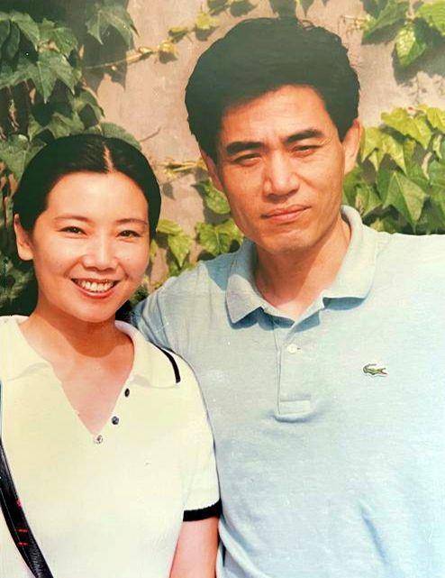 他不仅看中了陈宝国的努力,还让他在电视剧《赤橙黄绿青蓝紫》中担纲