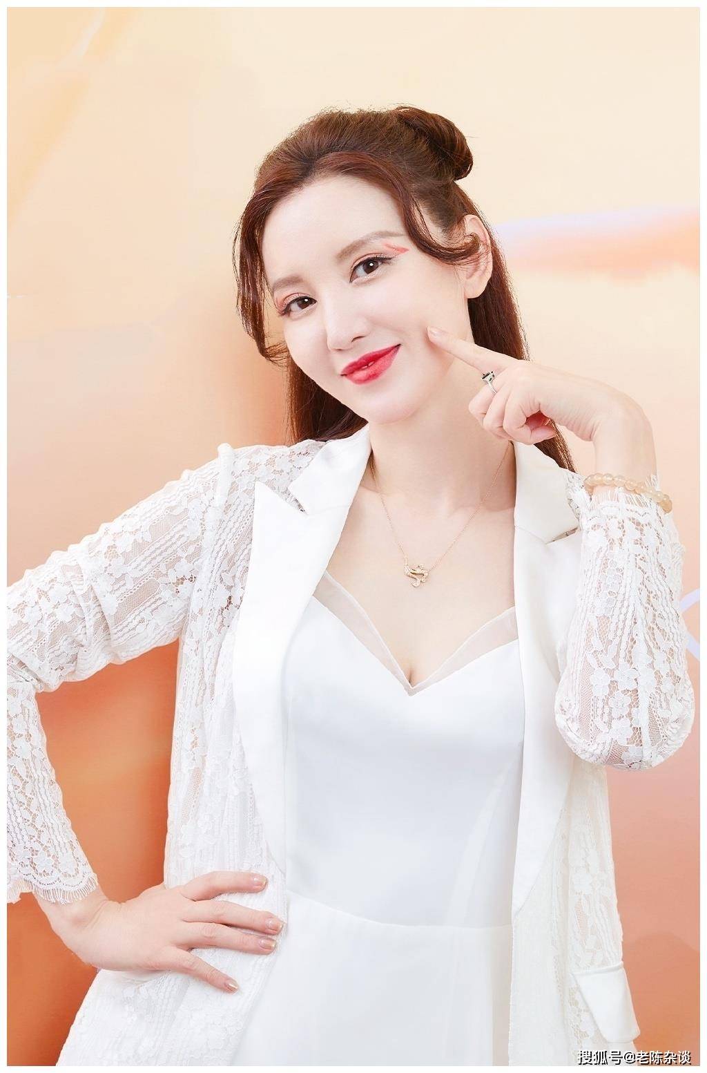张萌写真赏:大方的实在人!饱满性感很迷人!_身材_魅力_人们