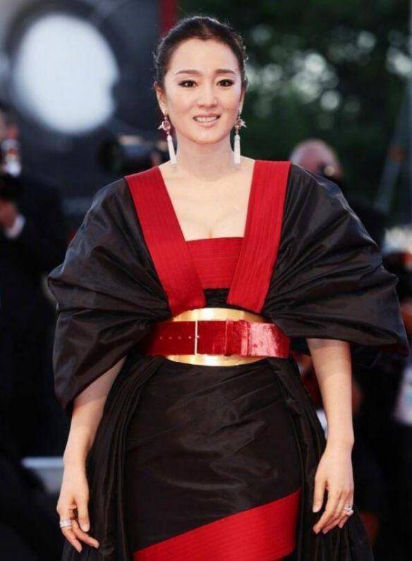 巩俐不仅是国产电影的一张王牌,在国际影坛更是有着举足轻重的地位