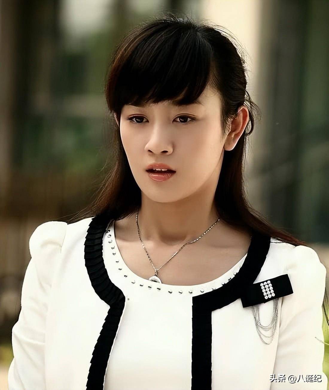 假哭的热巴,僵硬的金晨,来看看不整不尬的蒋欣,哭戏堪称教科书_毛晓彤