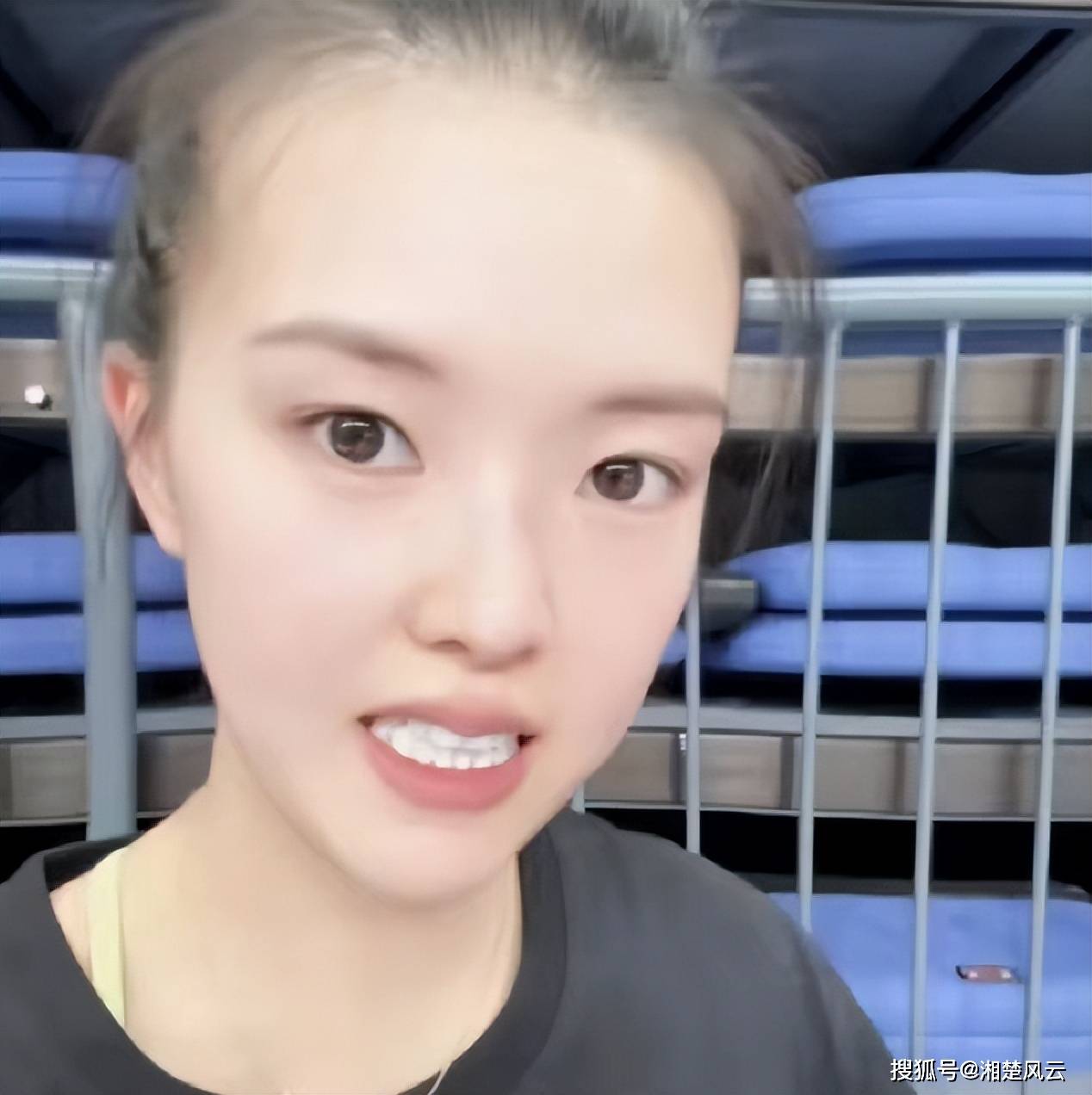 美女球员张常宁没有食言,将参加排超第二阶段比赛,已到客场_江苏女排