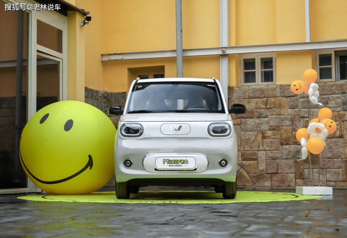 新款宏光miniev,造型圆润,好开又省钱,能俘获女神的"芳心"?