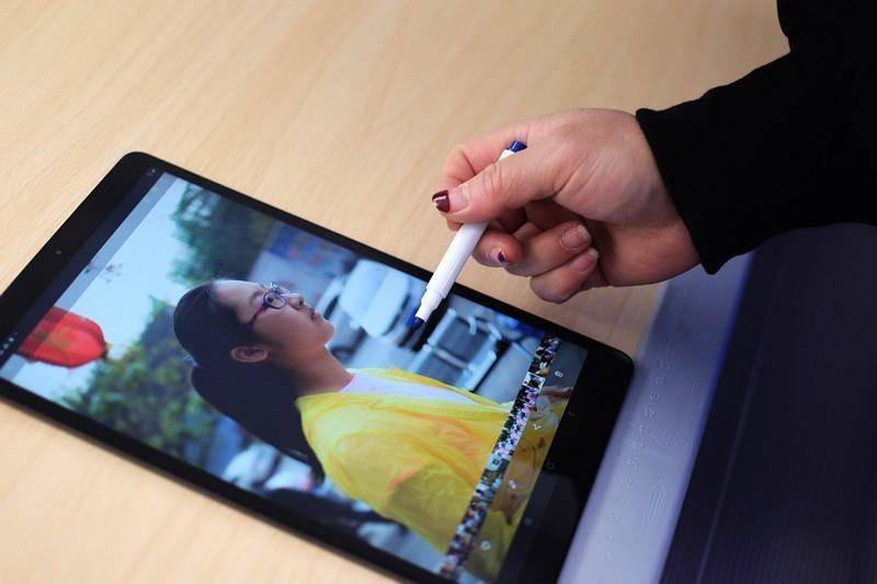 全光谱天幕灯 追背椅好坐姿 酷可立护眼学习桌椅