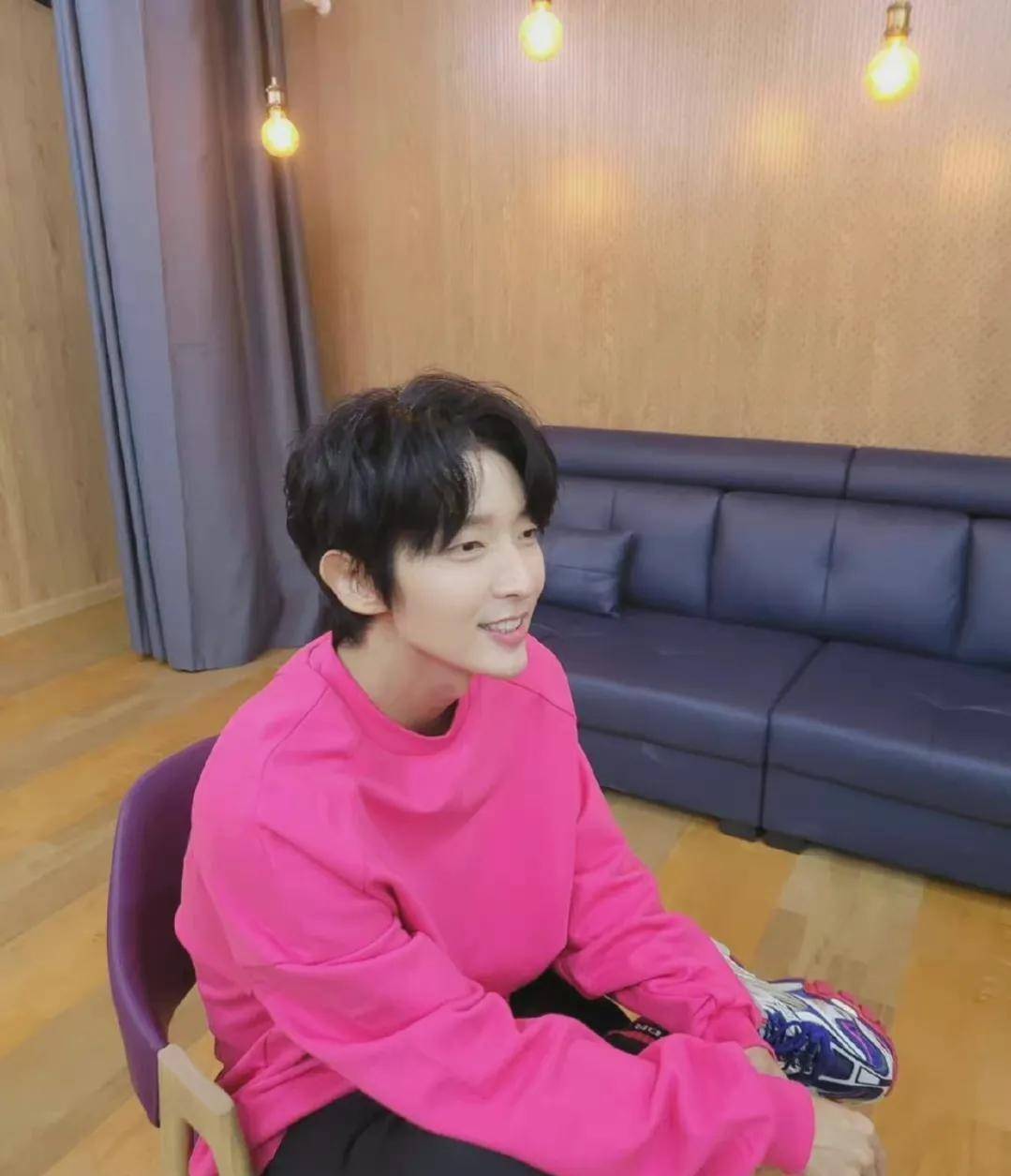 8位男星男生女相,有的越来越娇俏,有的成油腻大叔,长发遭人嫌_尹正