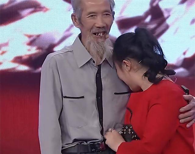 文长林和张凤自此以后,张凤便住在了文长林的家里,虽然外界的声音很