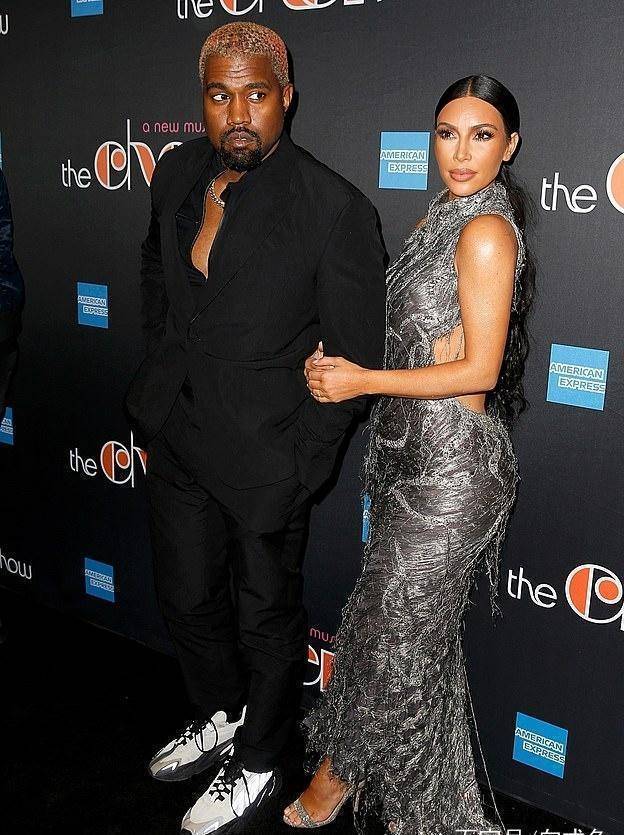 "互撕"大战持续升温,坎耶怒吼drake:不要追踪我的妻子卡戴珊_威胁