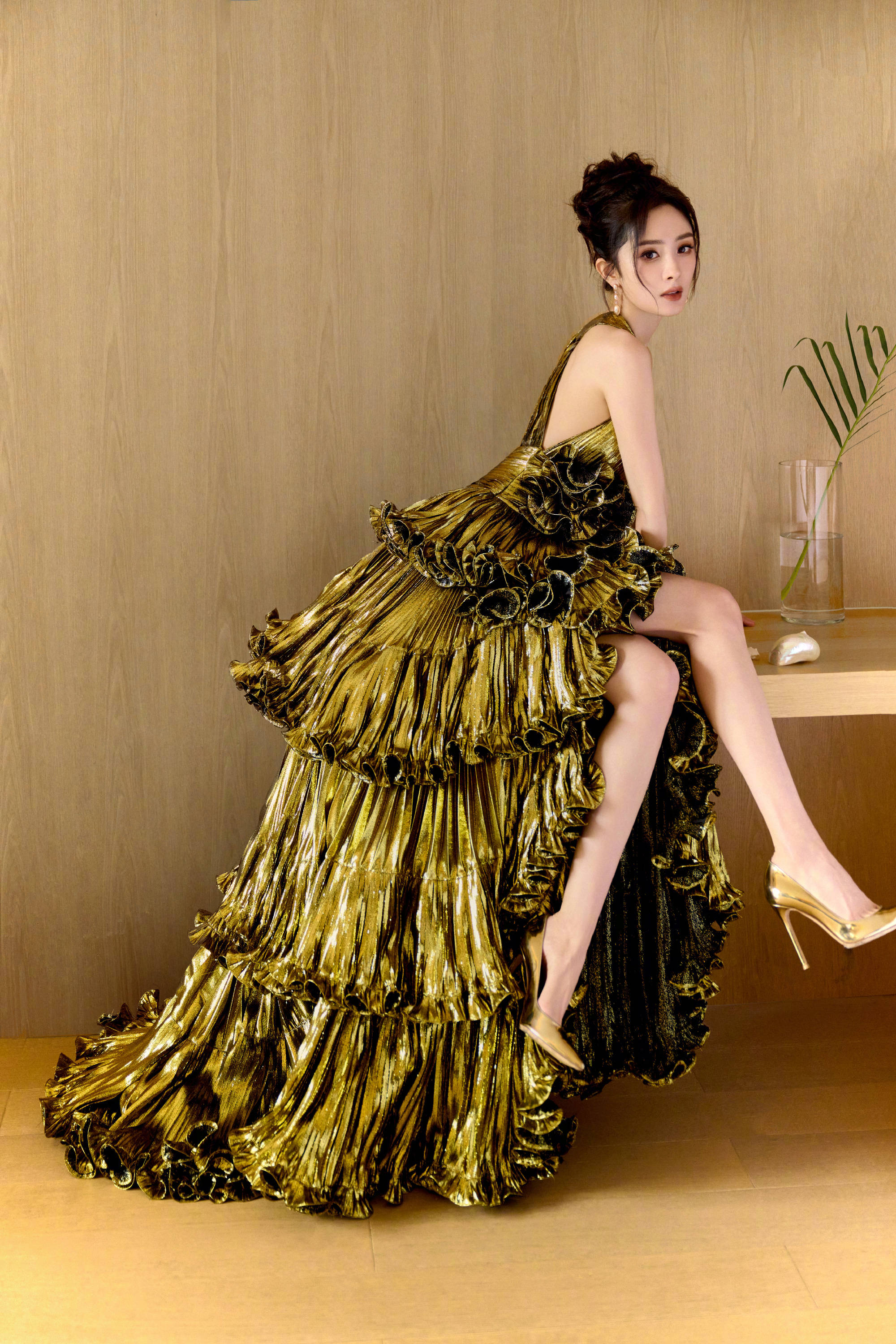 众星冬至营业,肖战展现帅气侧颜,杨幂迪丽热巴吃饺子风格大不同_照片