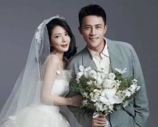 "奶爸"杜淳上线,为锻炼女儿爬行能力亲自示范,妻子王灿掌镜_画面_时候