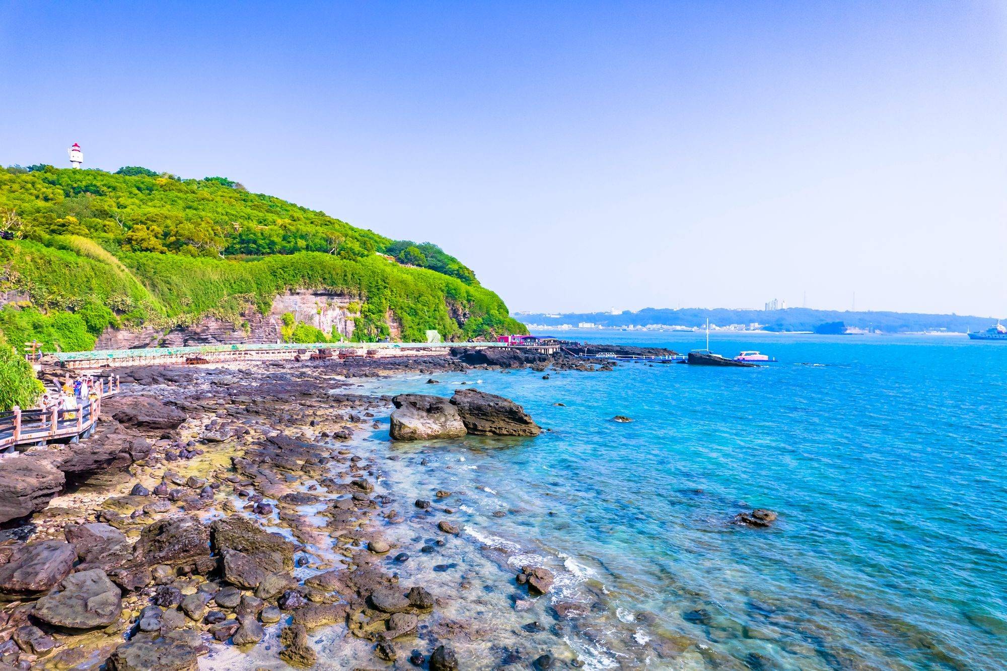 鳄鱼山既属于涠洲岛的中心地带,也是涠洲岛的制高点,这里也是国家级五