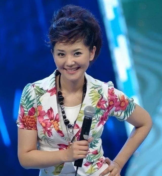 "学历最低"的央视主持,嫁给电台领导,结婚20年只生孩子不做饭_方琼