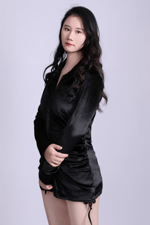 模特戴娜:演艺新秀坚持梦想走出自己的风格_广告_发展_时候