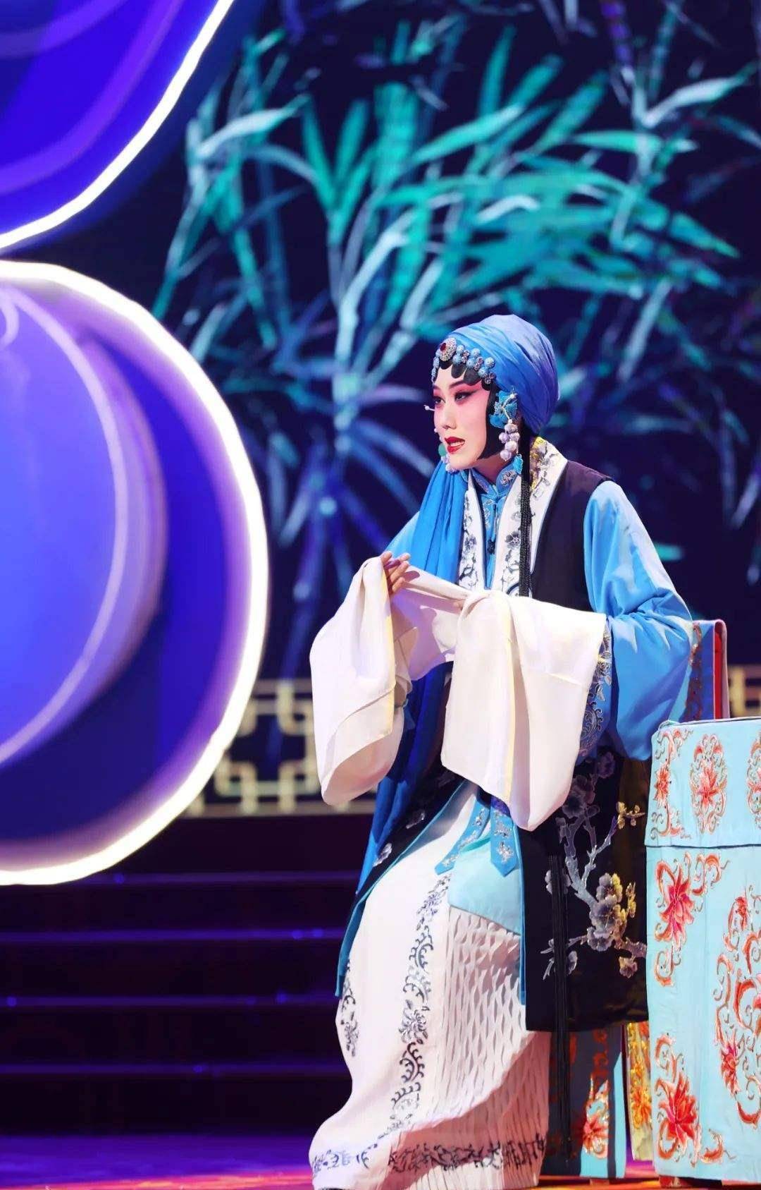 京剧名家沈健瑾称赞翟谦好运气遇见张火丁这样倾囊相授的好老师_同行