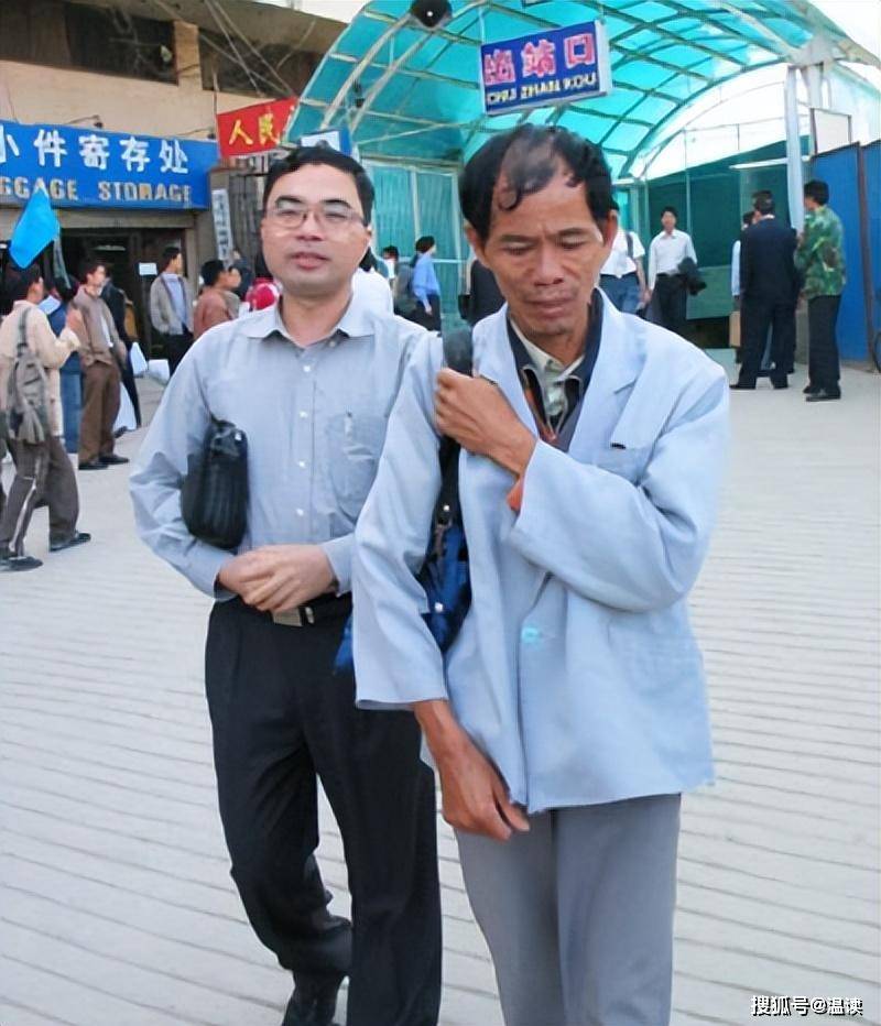 马加爵锤杀的4舍友竟都是贫困生,死刑前几乎瘫软,父亲拒领骨灰_邵瑞杰