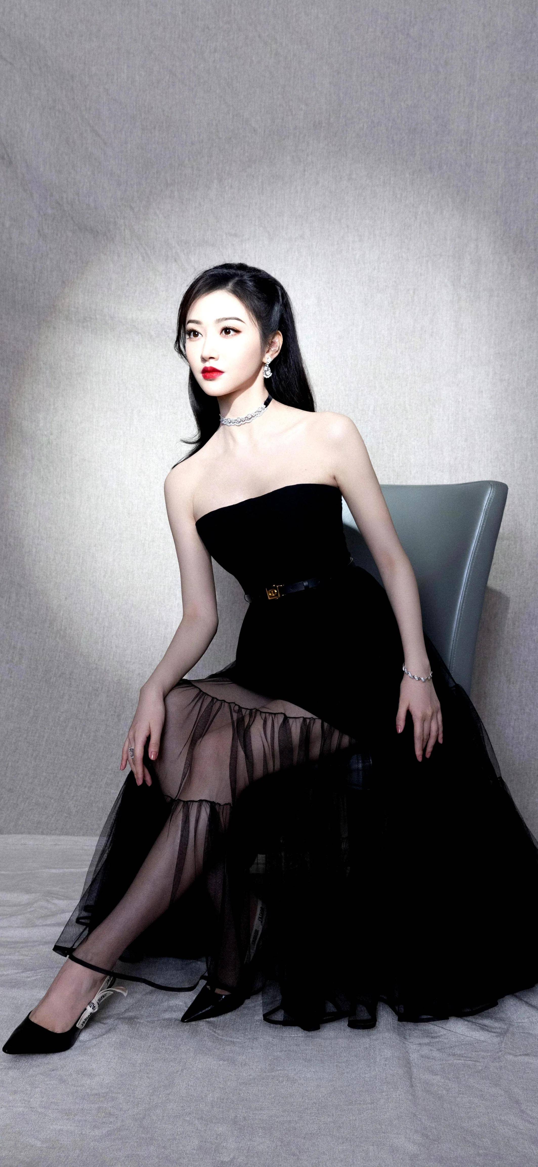 灵活,善于空中作战的鹤军统领林梅,后有在好莱坞奇幻动作冒险片《金刚