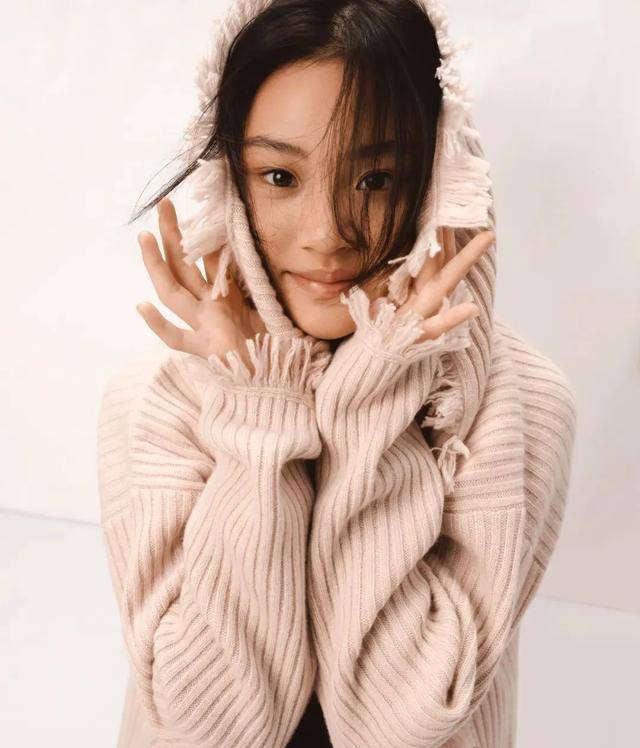 11岁甜馨登时尚杂志封面,越来越像李小璐,宛若小公主_生日_少女_黑色