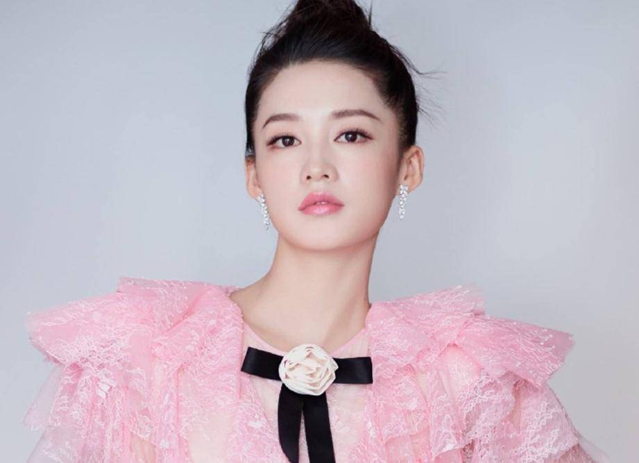 李沁,颜值和气质我很喜欢,她的问题在于角色的选择和演技的水平_感觉