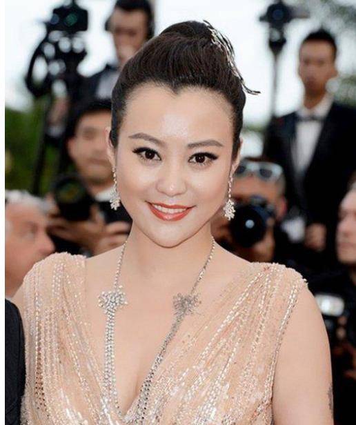 郝蕾:与邓超相恋4年,因拍"大时尚"戏而分手,42岁依旧单身_演技_少年