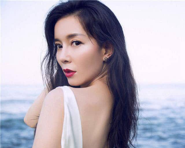 鬓边不是海棠中程凤台的亲姐姐程美心扮演者刘敏美的脱俗