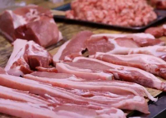 猪肉有什么营养价值？ 猪肉的营养价值很高，比如，猪肉中含有膳食纤维、脂肪、胆固醇、硫胺素、维生素b2