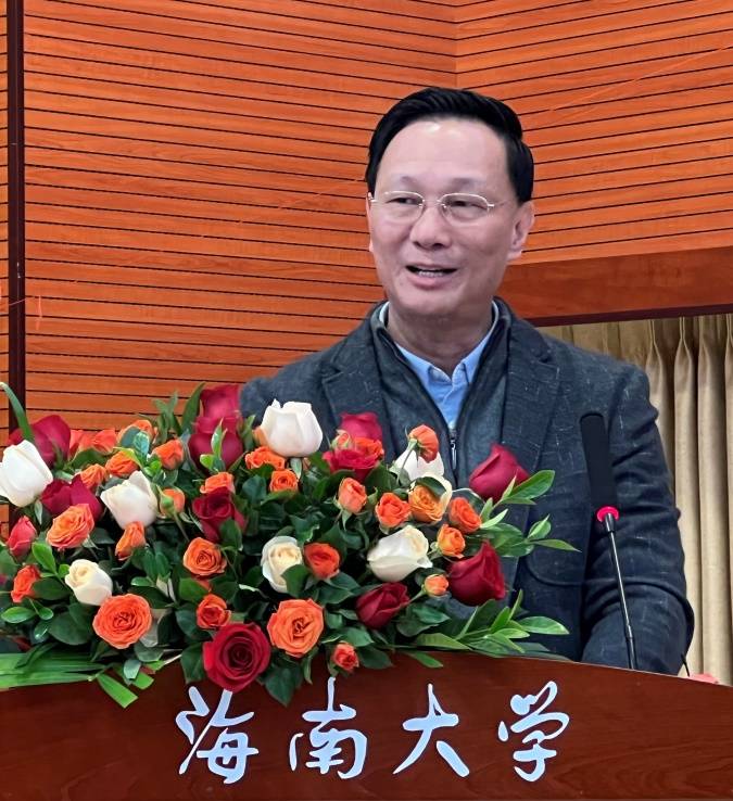 海南大学党委书记,海南省东坡文化研究与传播中心主任符宣国出席会议