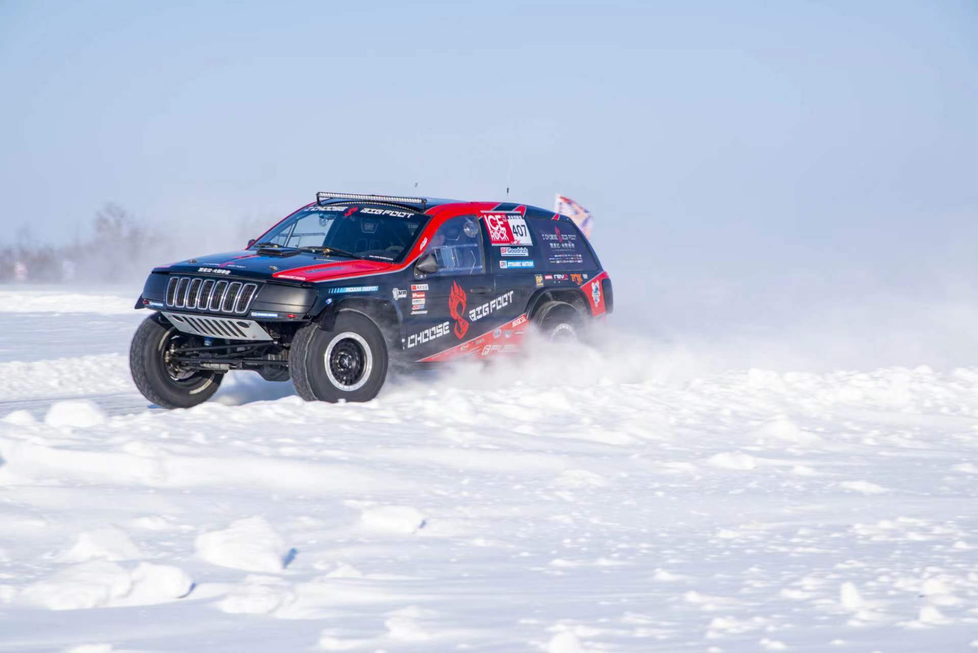 伊春第二届"金林杯"越野汽车冰雪场地赛隆重开幕_赛事_赛车_桦树